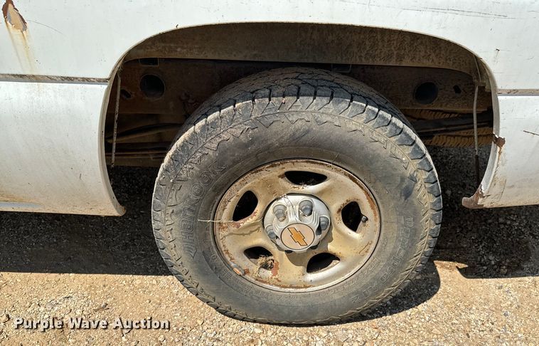 image for item DX0913 2004 Chevrolet Silverado 1500 pickup truck