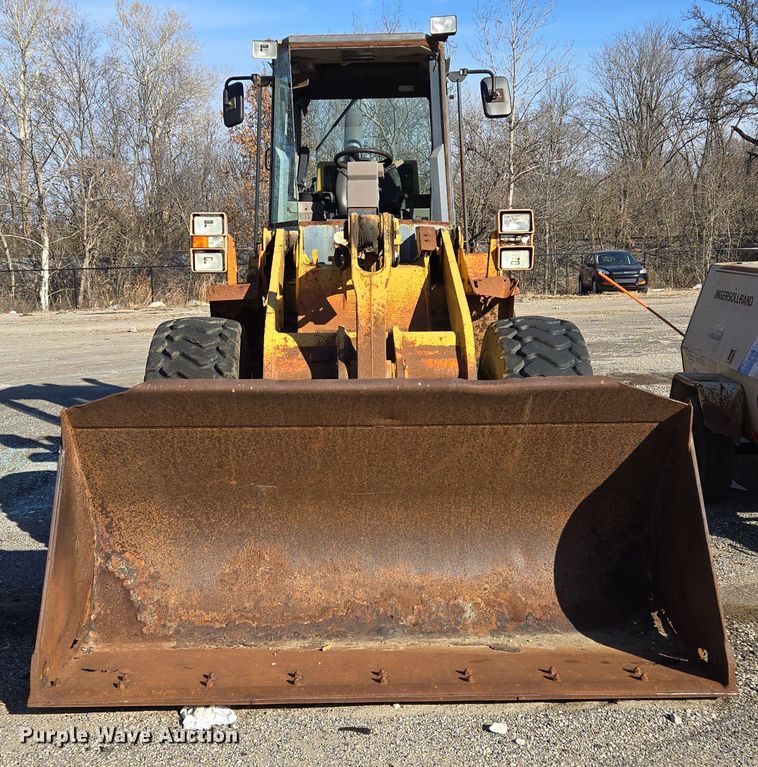 image for item EE8651 1997 Case  621B wheel loader
