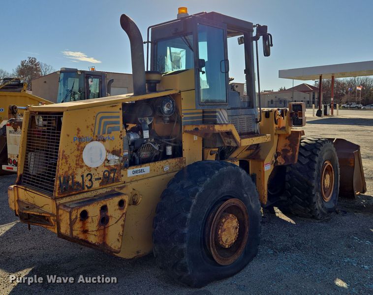 image for item EE8651 1997 Case  621B wheel loader