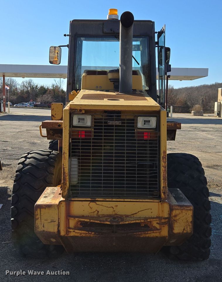 image for item EE8651 1997 Case  621B wheel loader