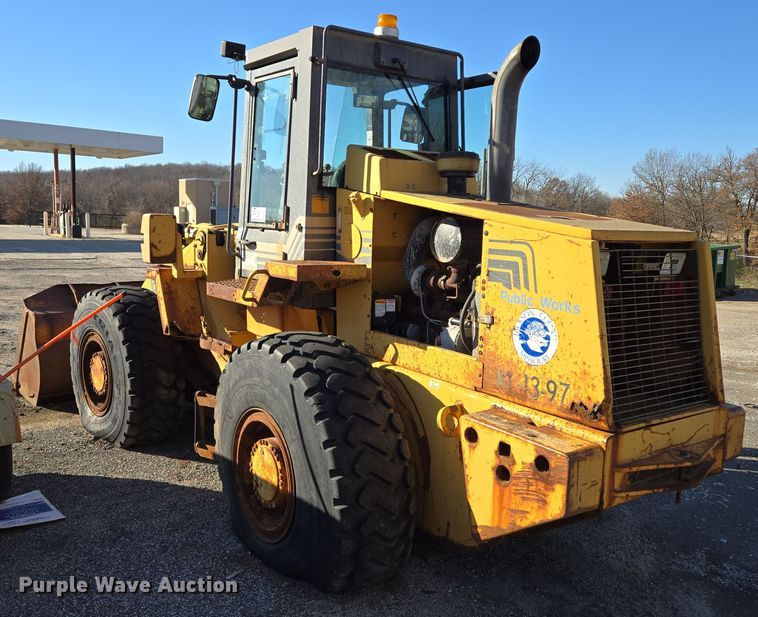 image for item EE8651 1997 Case  621B wheel loader
