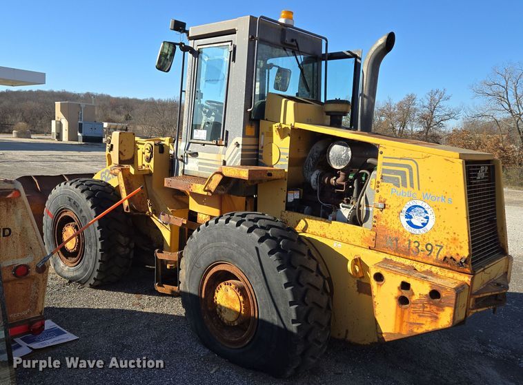 image for item EE8651 1997 Case  621B wheel loader