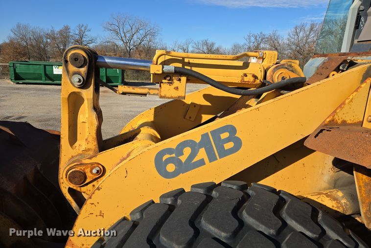 image for item EE8651 1997 Case  621B wheel loader