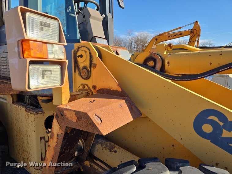 image for item EE8651 1997 Case  621B wheel loader