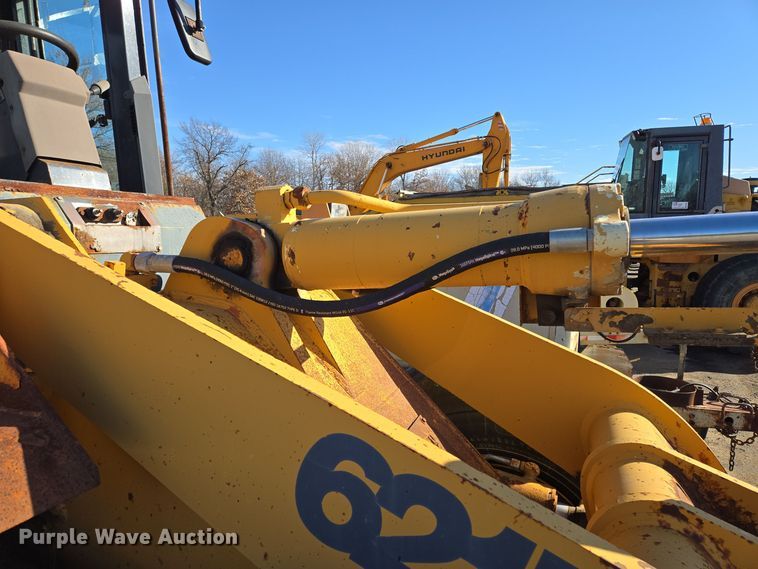 image for item EE8651 1997 Case  621B wheel loader