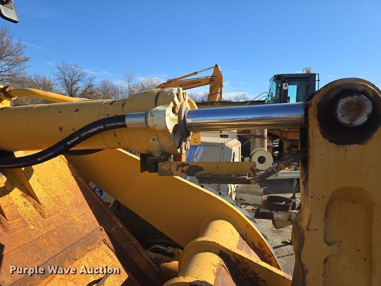 image for item EE8651 1997 Case  621B wheel loader