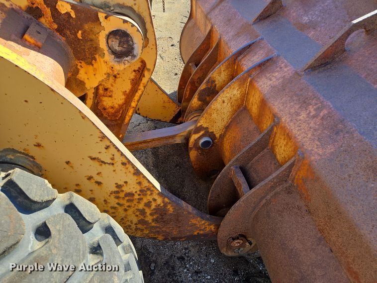 image for item EE8651 1997 Case  621B wheel loader