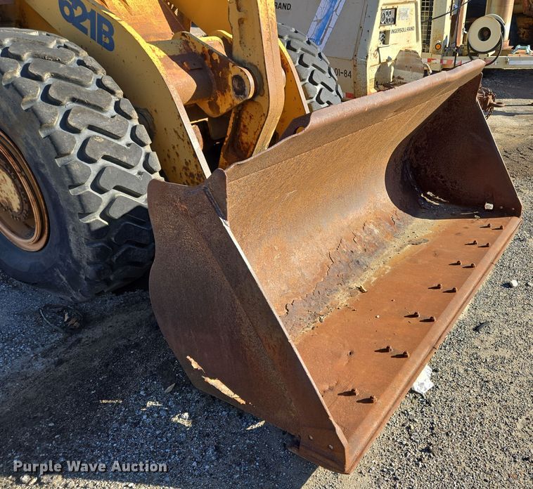 image for item EE8651 1997 Case  621B wheel loader