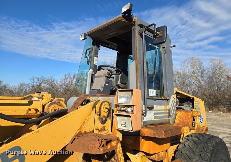 image for item EE8651 1997 Case  621B wheel loader