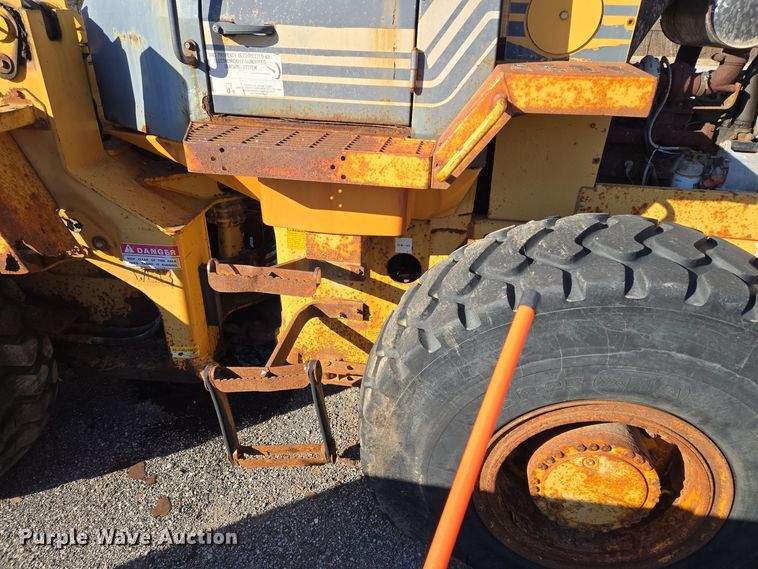 image for item EE8651 1997 Case  621B wheel loader