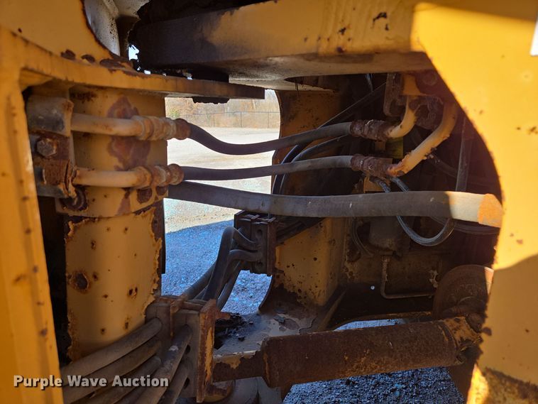 image for item EE8651 1997 Case  621B wheel loader