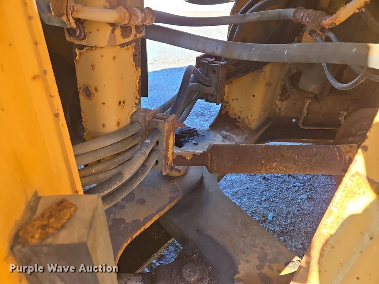 image for item EE8651 1997 Case  621B wheel loader