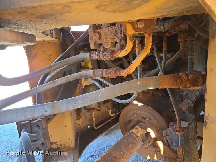 image for item EE8651 1997 Case  621B wheel loader