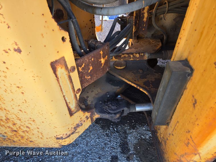 image for item EE8651 1997 Case  621B wheel loader