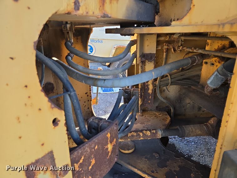 image for item EE8651 1997 Case  621B wheel loader