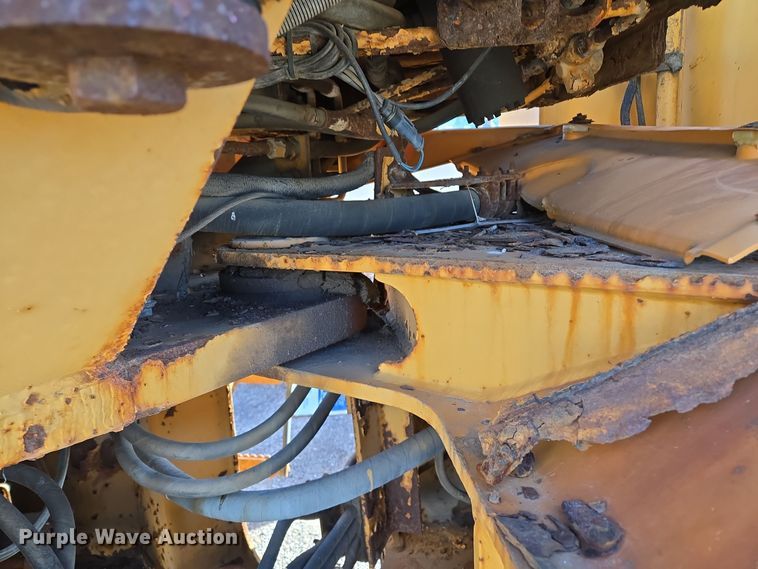 image for item EE8651 1997 Case  621B wheel loader