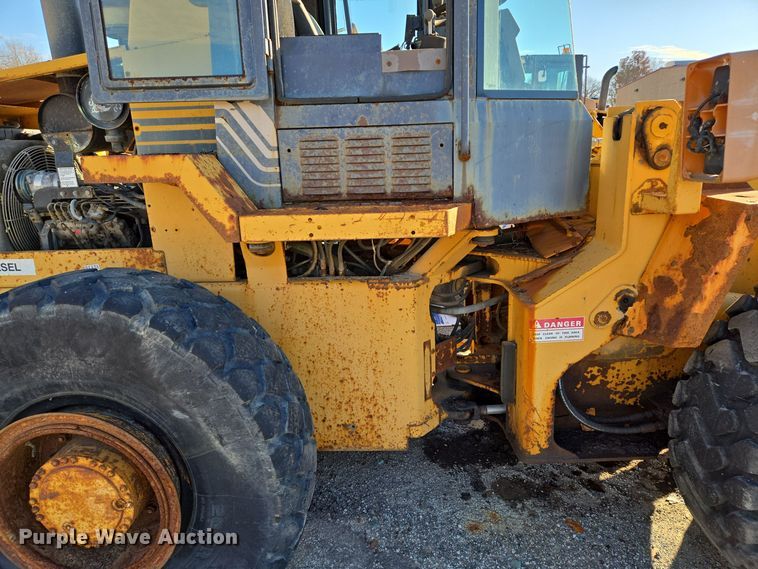 image for item EE8651 1997 Case  621B wheel loader