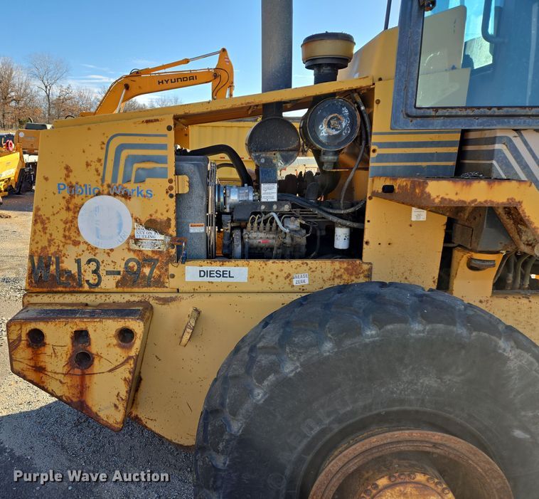 image for item EE8651 1997 Case  621B wheel loader