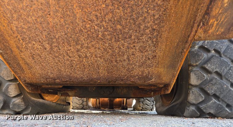 image for item EE8651 1997 Case  621B wheel loader