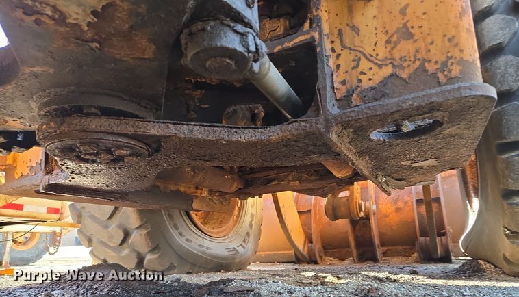 image for item EE8651 1997 Case  621B wheel loader