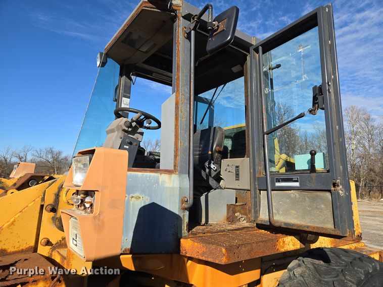 image for item EE8651 1997 Case  621B wheel loader