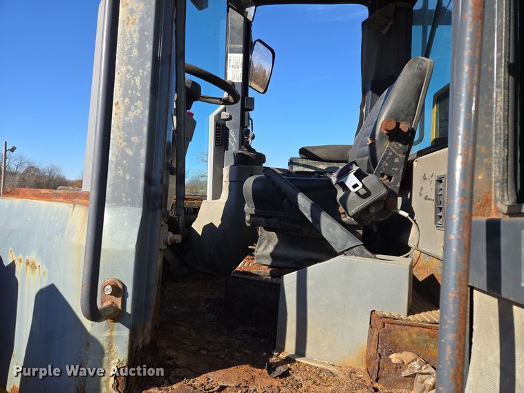 image for item EE8651 1997 Case  621B wheel loader