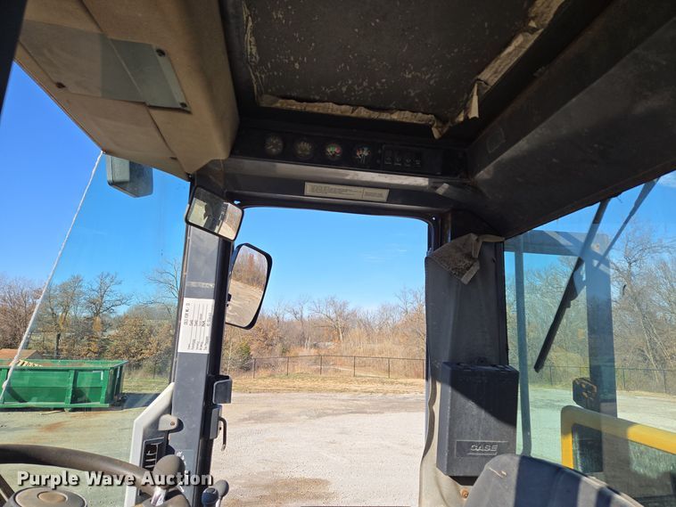 image for item EE8651 1997 Case  621B wheel loader