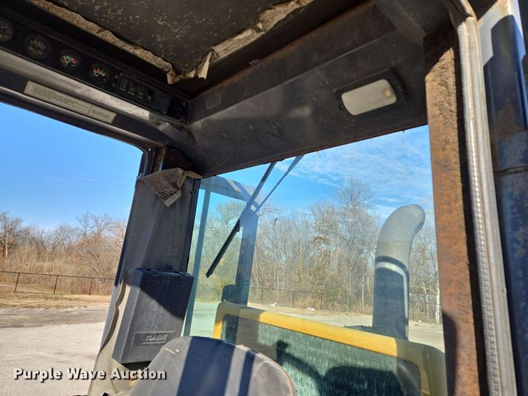 image for item EE8651 1997 Case  621B wheel loader