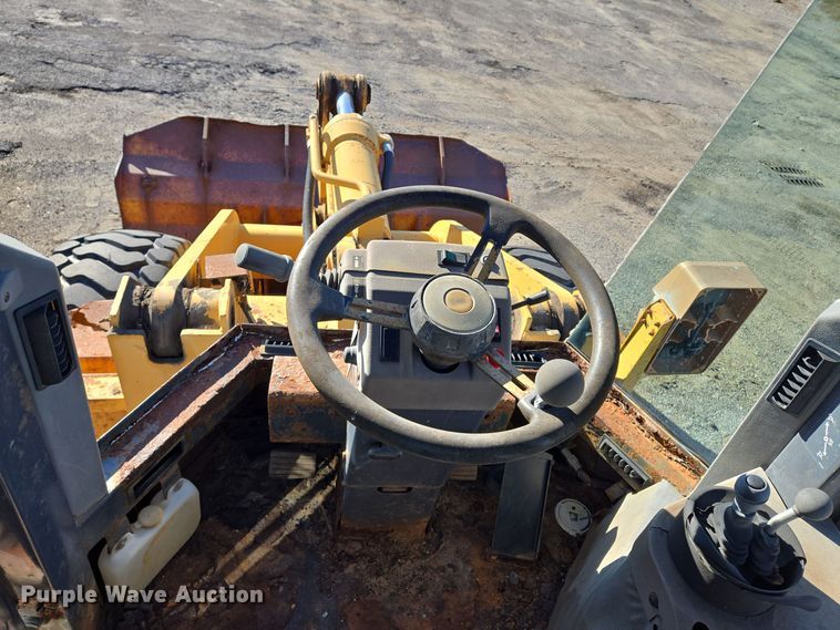 image for item EE8651 1997 Case  621B wheel loader