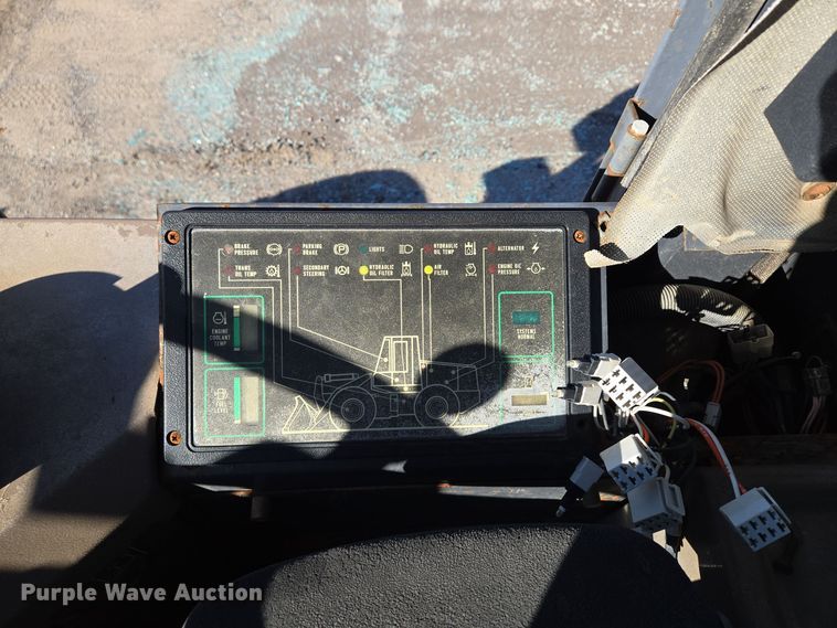 image for item EE8651 1997 Case  621B wheel loader