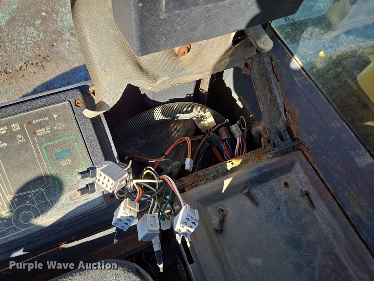 image for item EE8651 1997 Case  621B wheel loader