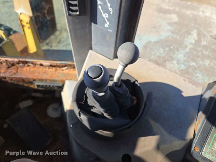 image for item EE8651 1997 Case  621B wheel loader