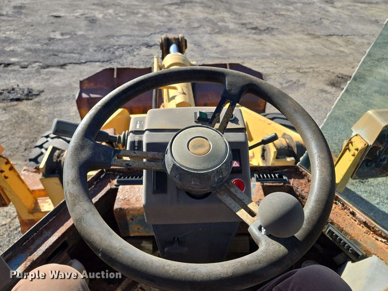 image for item EE8651 1997 Case  621B wheel loader