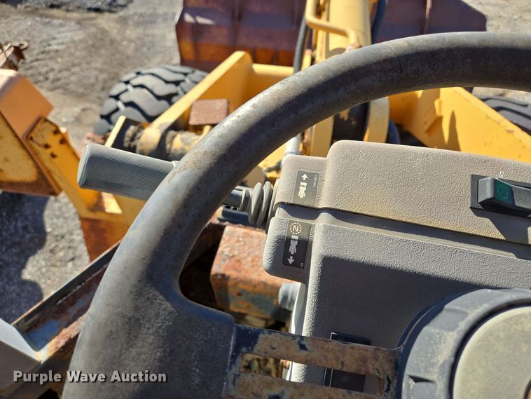image for item EE8651 1997 Case  621B wheel loader