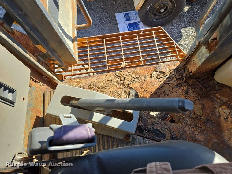 image for item EE8651 1997 Case  621B wheel loader