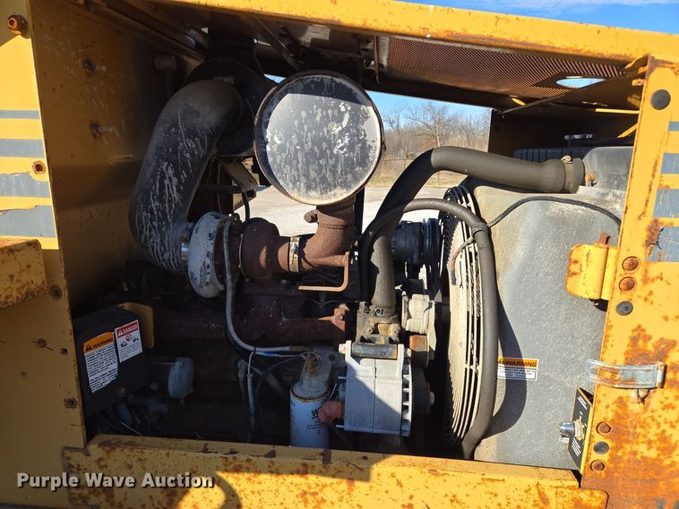 image for item EE8651 1997 Case  621B wheel loader