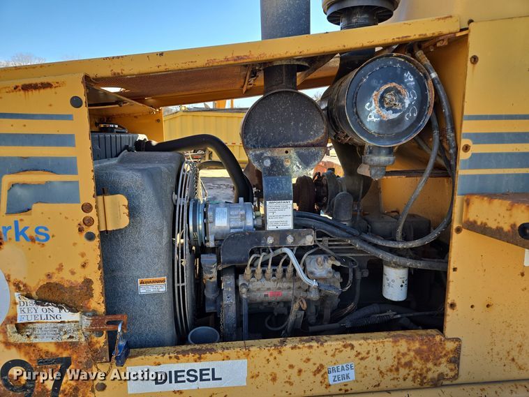 image for item EE8651 1997 Case  621B wheel loader