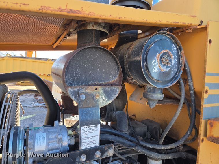 image for item EE8651 1997 Case  621B wheel loader