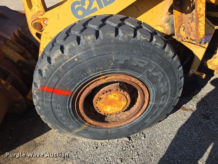 image for item EE8651 1997 Case  621B wheel loader