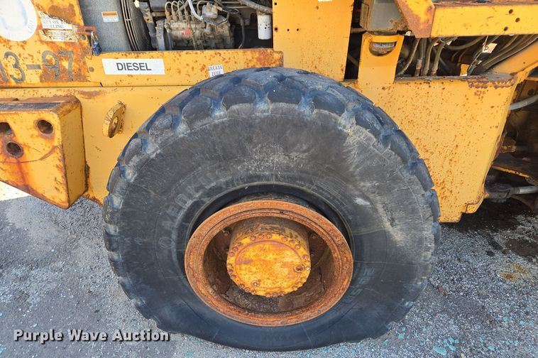 image for item EE8651 1997 Case  621B wheel loader