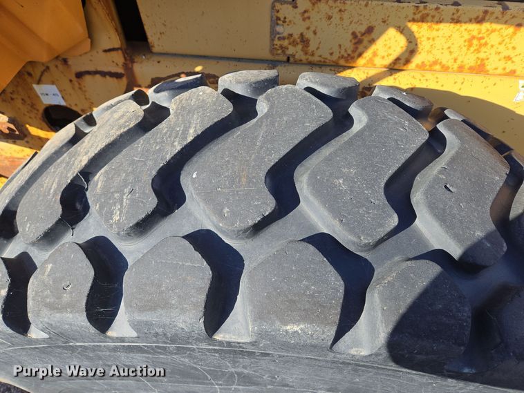 image for item EE8651 1997 Case  621B wheel loader