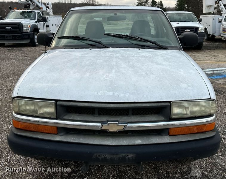 image for item EH7417 2003 Chevrolet S10 pickup truck