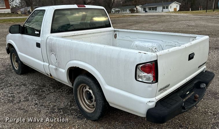 image for item EH7417 2003 Chevrolet S10 pickup truck