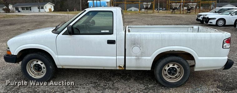 image for item EH7417 2003 Chevrolet S10 pickup truck