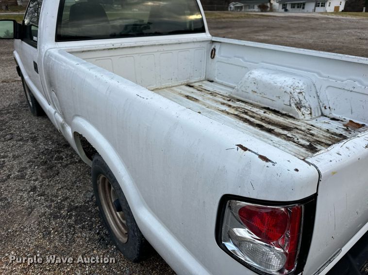 image for item EH7417 2003 Chevrolet S10 pickup truck