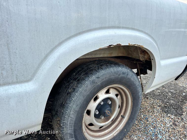 image for item EH7417 2003 Chevrolet S10 pickup truck