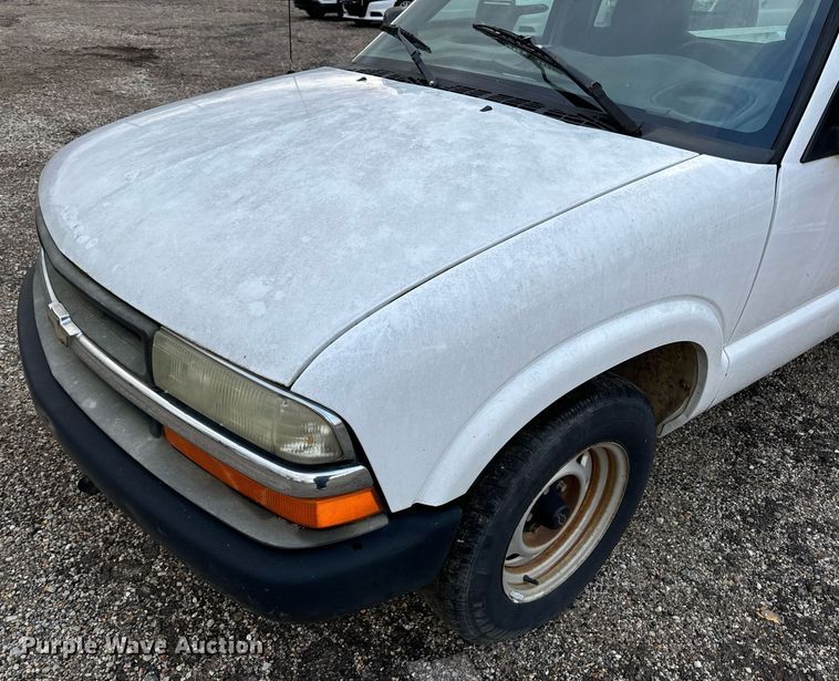 image for item EH7417 2003 Chevrolet S10 pickup truck