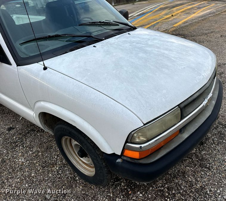 image for item EH7417 2003 Chevrolet S10 pickup truck