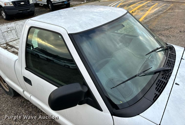 image for item EH7417 2003 Chevrolet S10 pickup truck