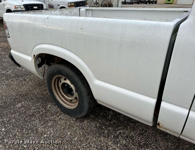 image for item EH7417 2003 Chevrolet S10 pickup truck